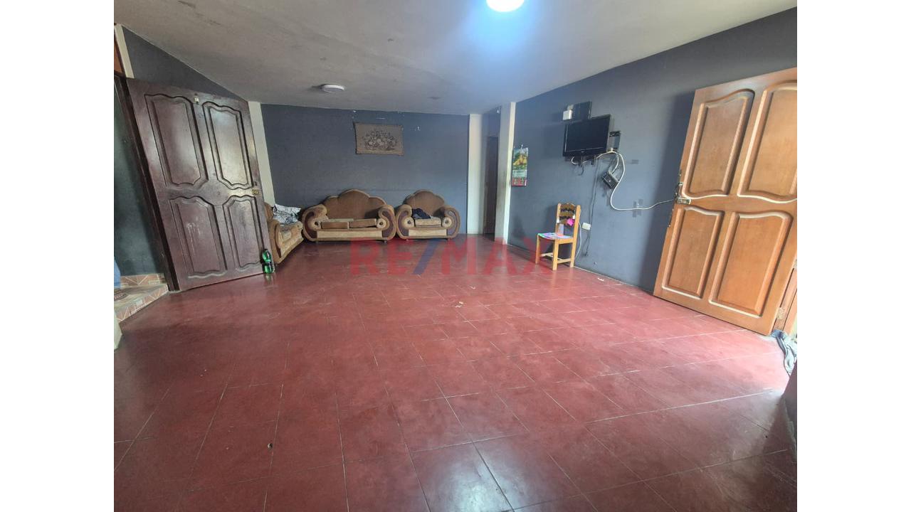 Se Vende Amplia Casa En Esquina (2 Pisos) - Sector Rio Seco, El Porvenir. - 2