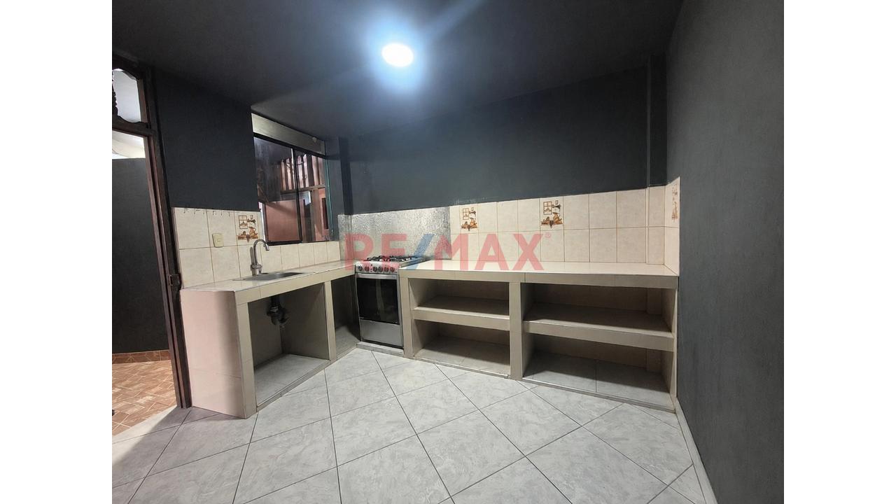 Se Vende Amplia Casa En Esquina (2 Pisos) - Sector Rio Seco, El Porvenir. - 5