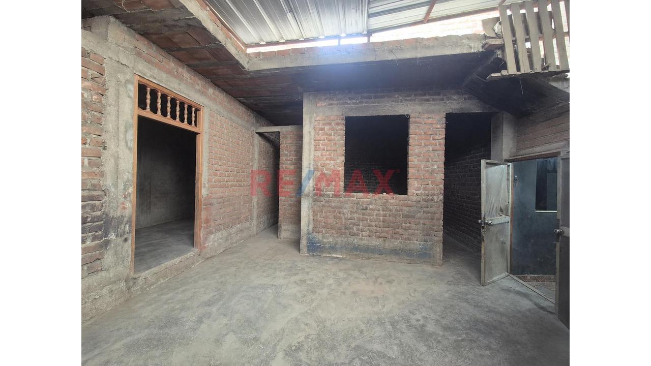 Se Vende Amplia Casa En Esquina (2 Pisos) - Sector Rio Seco, El Porvenir. - 6