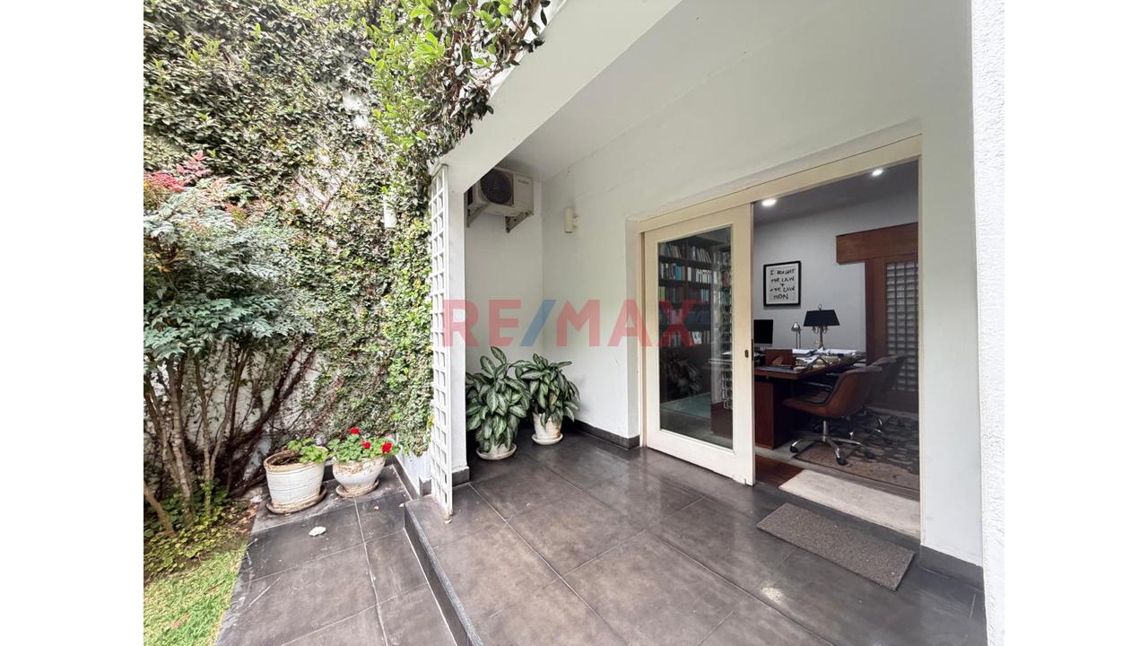 🏡 Casa Con Excelente Ubicación En San Isidro – Ideal Para Vivienda U Oficina - 1