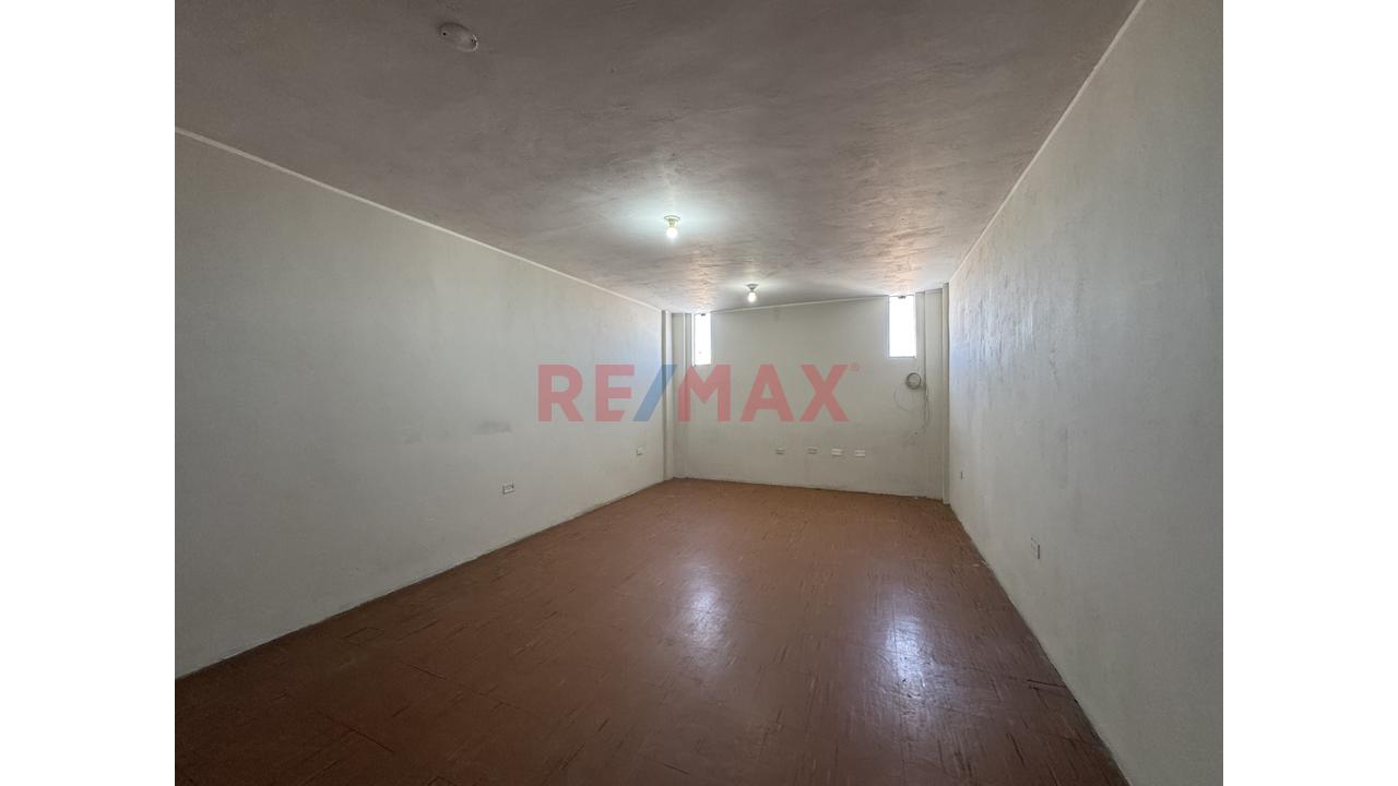 Casa A Precio De Terreno Parte Baja Selva Alegre - 3