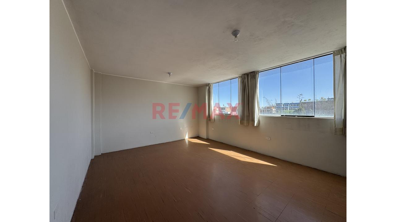 Casa A Precio De Terreno Parte Baja Selva Alegre - 6