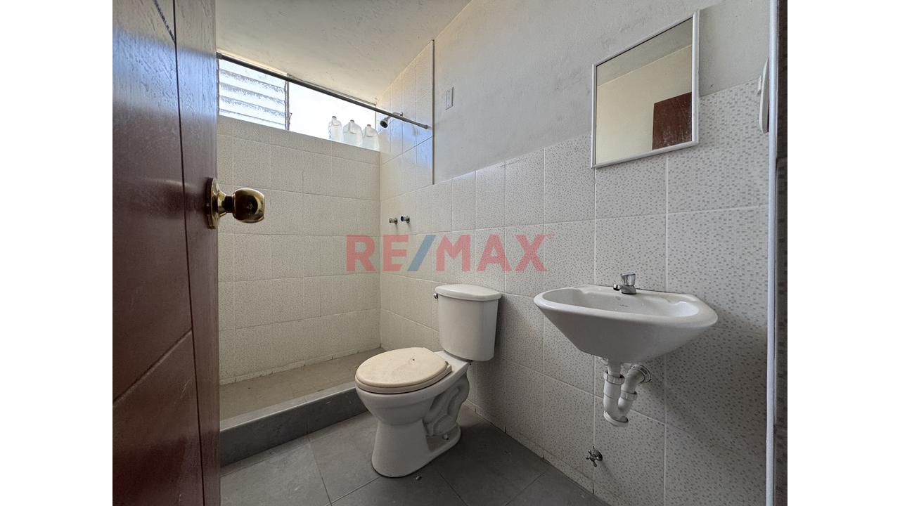 Casa A Precio De Terreno Parte Baja Selva Alegre - 7