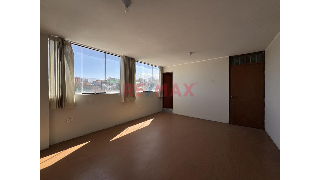 Casa A Precio De Terreno Parte Baja Selva Alegre - 8