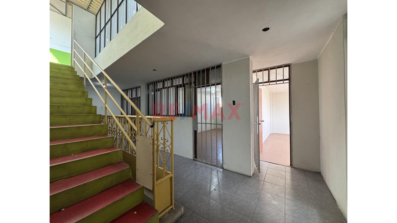 Casa A Precio De Terreno Parte Baja Selva Alegre - 5