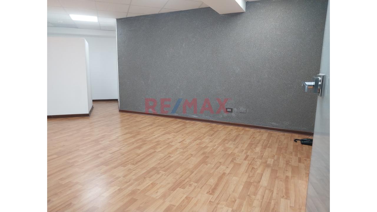 Oficina Administrativa Corporativa En Miraflores – Ubicación Estratégica Totalmente Remodelada Us$ 3,800.00 - 3