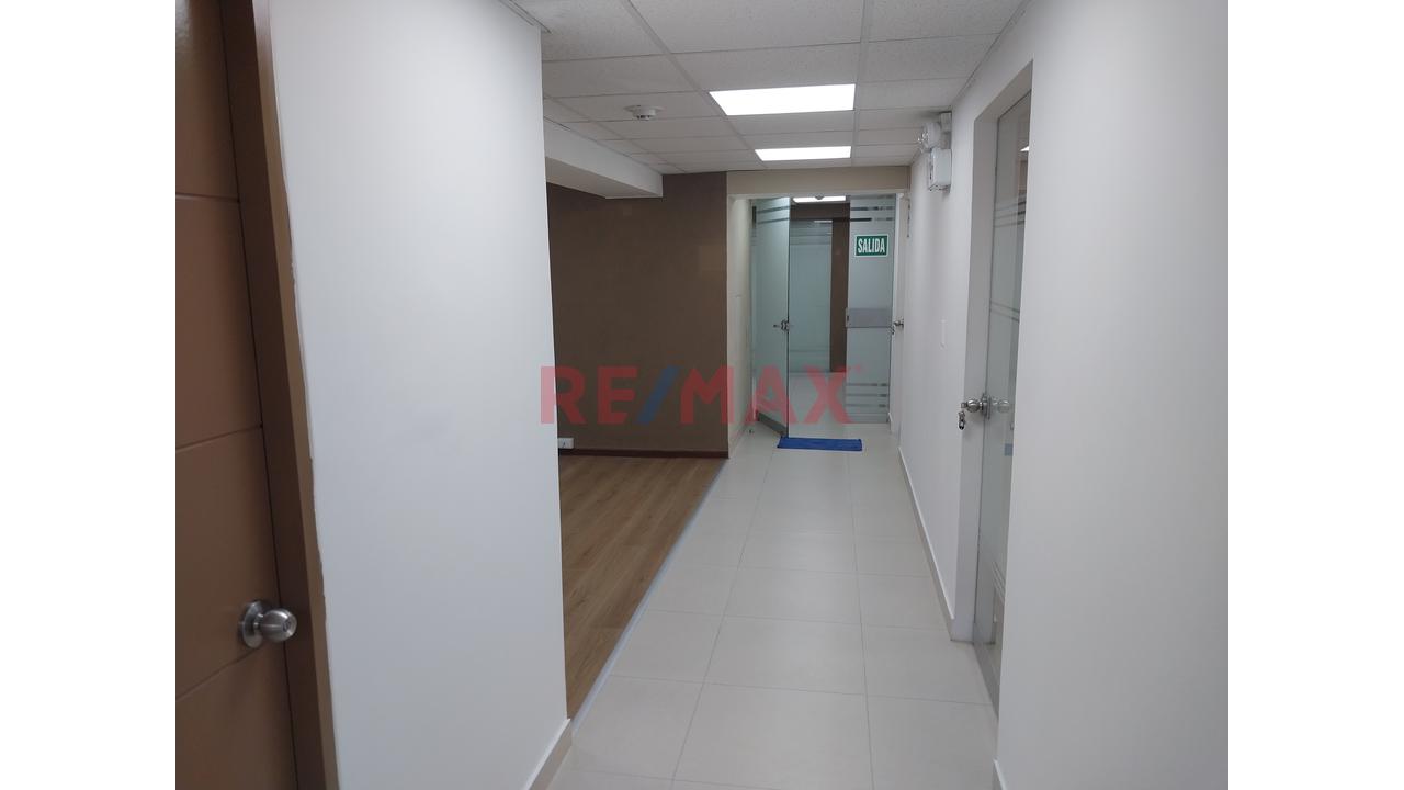 Oficina Administrativa Corporativa En Miraflores – Ubicación Estratégica Totalmente Remodelada Us$ 3,800.00 - 12