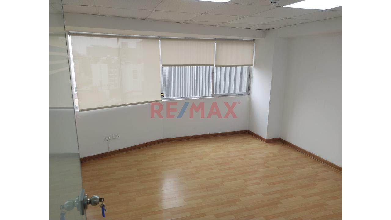 Oficina Administrativa Corporativa En Miraflores – Ubicación Estratégica Totalmente Remodelada Us$ 3,800.00 - 8