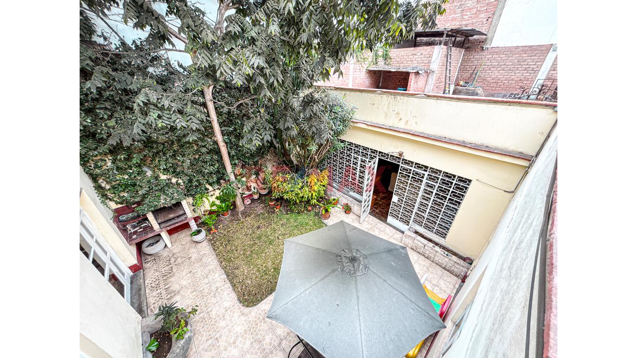 Vendo Amplia Casa De 2 Pisos En Excelente Zona De Miraflores | 310M² — foto 13