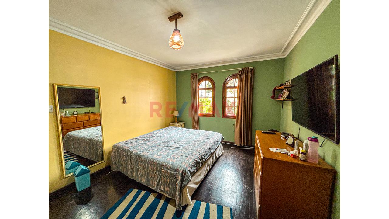 Vendo Amplia Casa De 2 Pisos En Excelente Zona De Miraflores | 310M² - 16