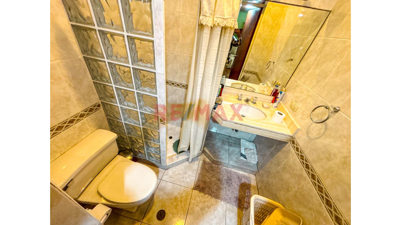 Vendo Amplia Casa De 2 Pisos En Excelente Zona De Miraflores | 310M² — foto 11