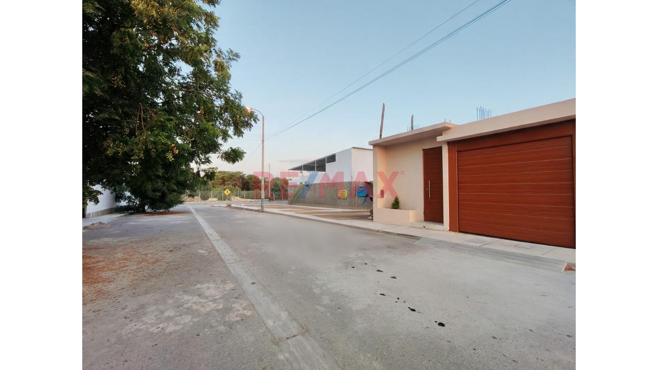 Terreno en Venta ubicado en Cuadrante Q3 Los Jardines Mz-gn Lote 44 Urb. Miraflores Boulevard Park Plaza Terreno en Venta ubicado en Cuadrante Q3 Los Jardines Mz-gn Lote 44 Urb. Miraflores Boulevard Park Plaza