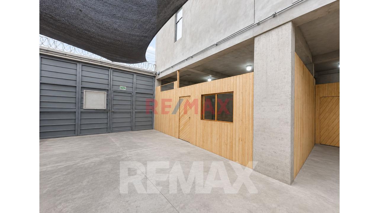 Edificio Comercial Y/O Industrial En Venta | 675 M² Construidos | Frente De 21 M | Cercado De Lima - 3