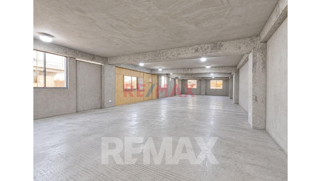 Edificio Comercial Y/O Industrial En Venta | 675 M² Construidos | Frente De 21 M | Cercado De Lima - 5