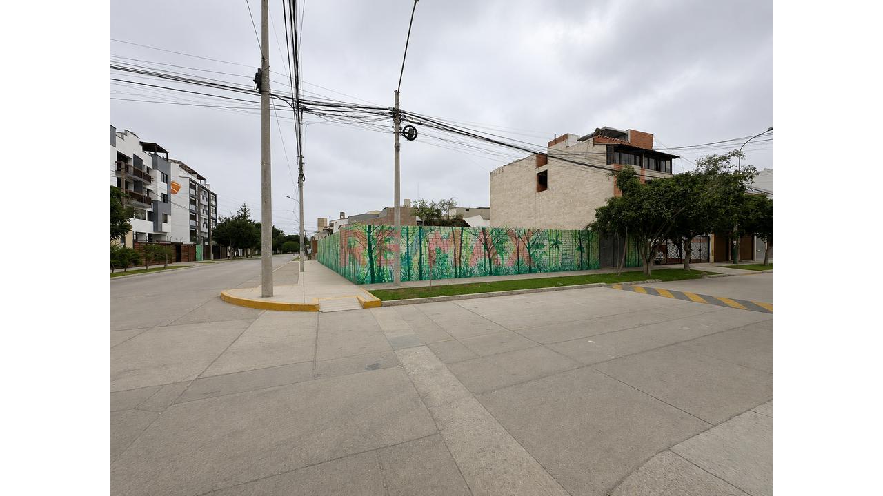 Excelente Oportunidad Para Desarrollo Inmobiliario - Esquina -  Surco - 2