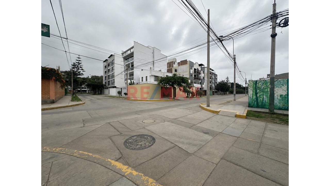 Excelente Oportunidad Para Desarrollo Inmobiliario - Esquina -  Surco - 8