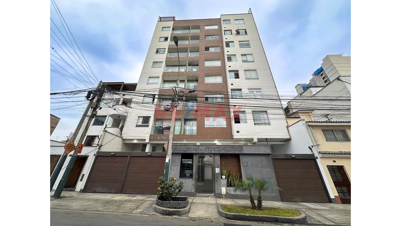 Funcional Departamento En La Mejor Zona De Surquillo