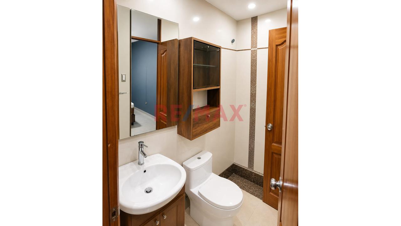 ¡En Venta Preciosa Casa De 4 Pisos  Con 2 Cocheras En Urb. Tomás Valle – Smp Limite Con Los Olivos! — foto 10