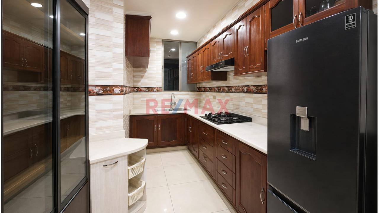 ¡En Venta Preciosa Casa De 4 Pisos  Con 2 Cocheras En Urb. Tomás Valle – Smp Limite Con Los Olivos! — foto 6