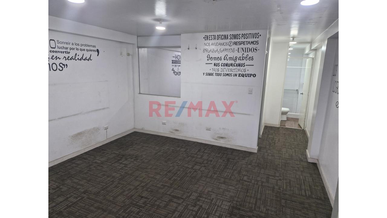 Alquiler De Amplio Local Comercial / Oficina En Piso 3 - 6