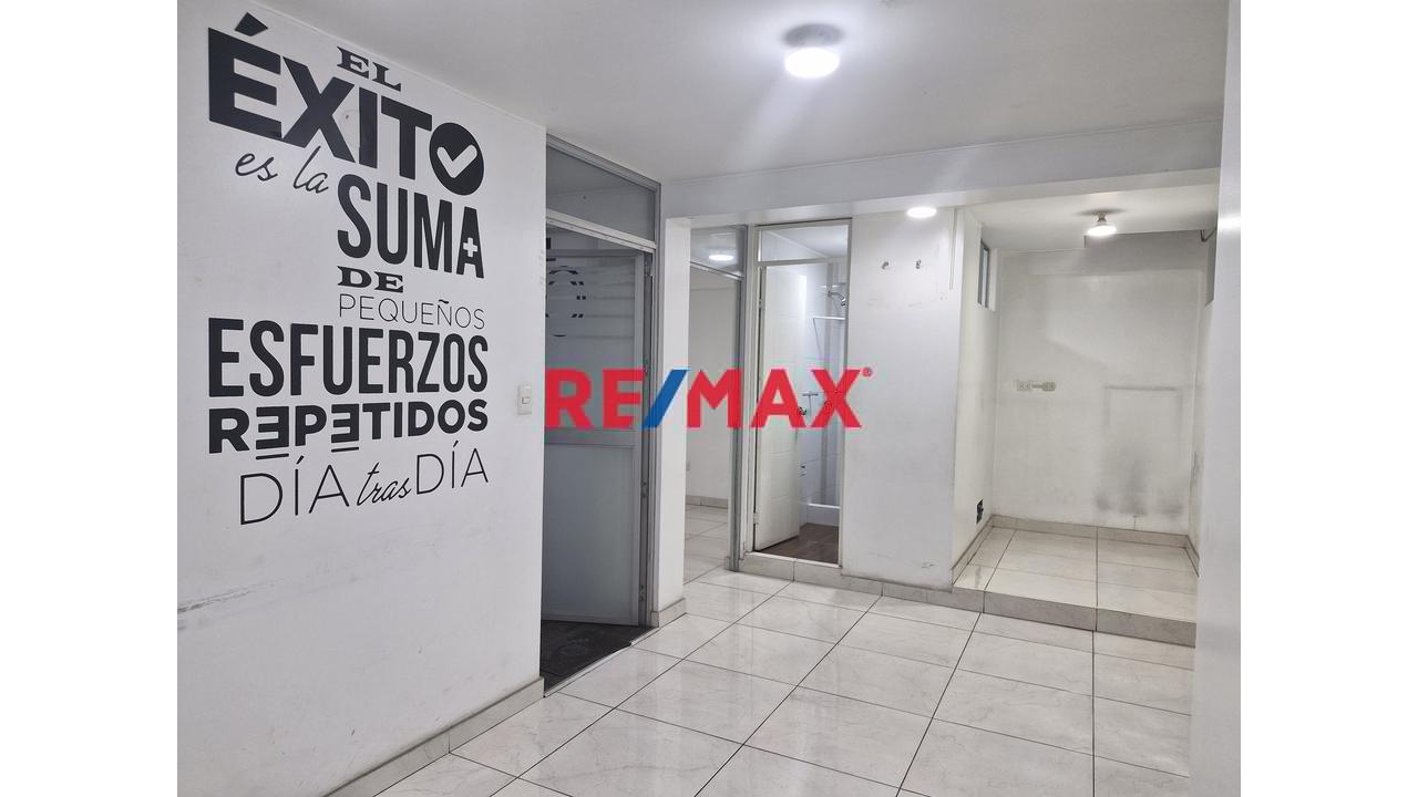 Alquiler De Amplio Local Comercial / Oficina En Piso 3 - 1