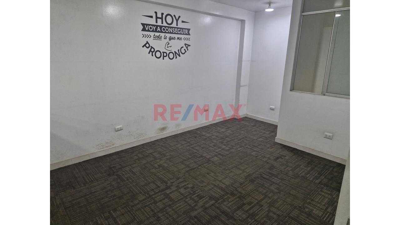 Alquiler De Amplio Local Comercial / Oficina En Piso 3 - 9