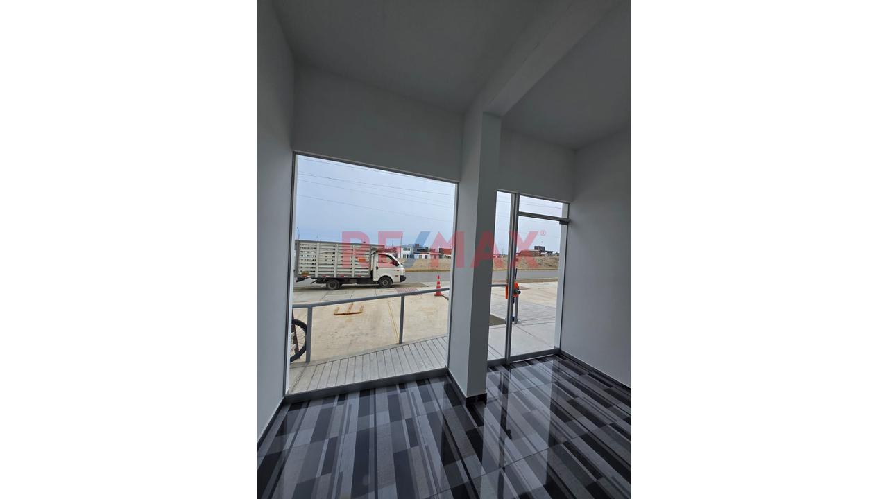 Local En Alquiler En Condominio - Oportunidad De Crecimiento Para Tu Negocio !! - 2