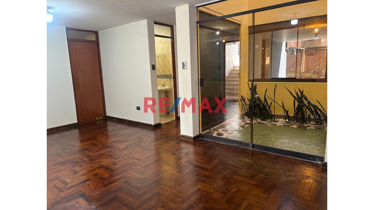 🏡Departamento Amplio, Comodo, Con Cochera Y Excelente Ubicacion En Cayma Baja🏡