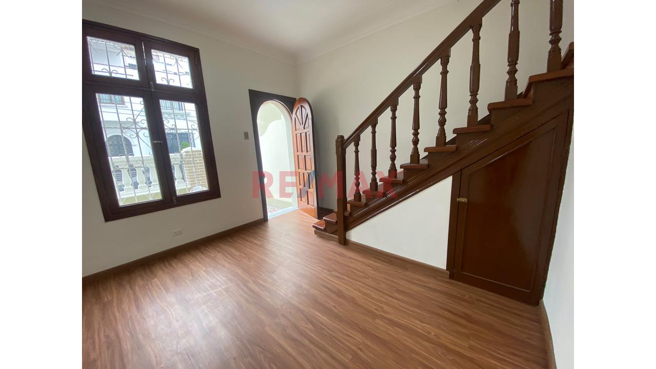 Alquiler De Casa Para Vivienda U Oficina, A Pocos Metros De La Av. Brasil Y De La Municipalidad - 5