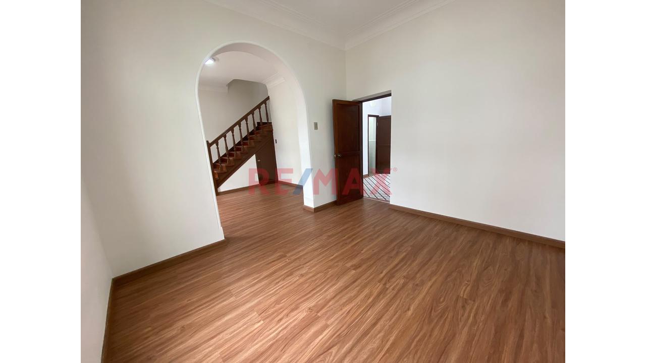 Alquiler De Casa Para Vivienda U Oficina, A Pocos Metros De La Av. Brasil Y De La Municipalidad - 6