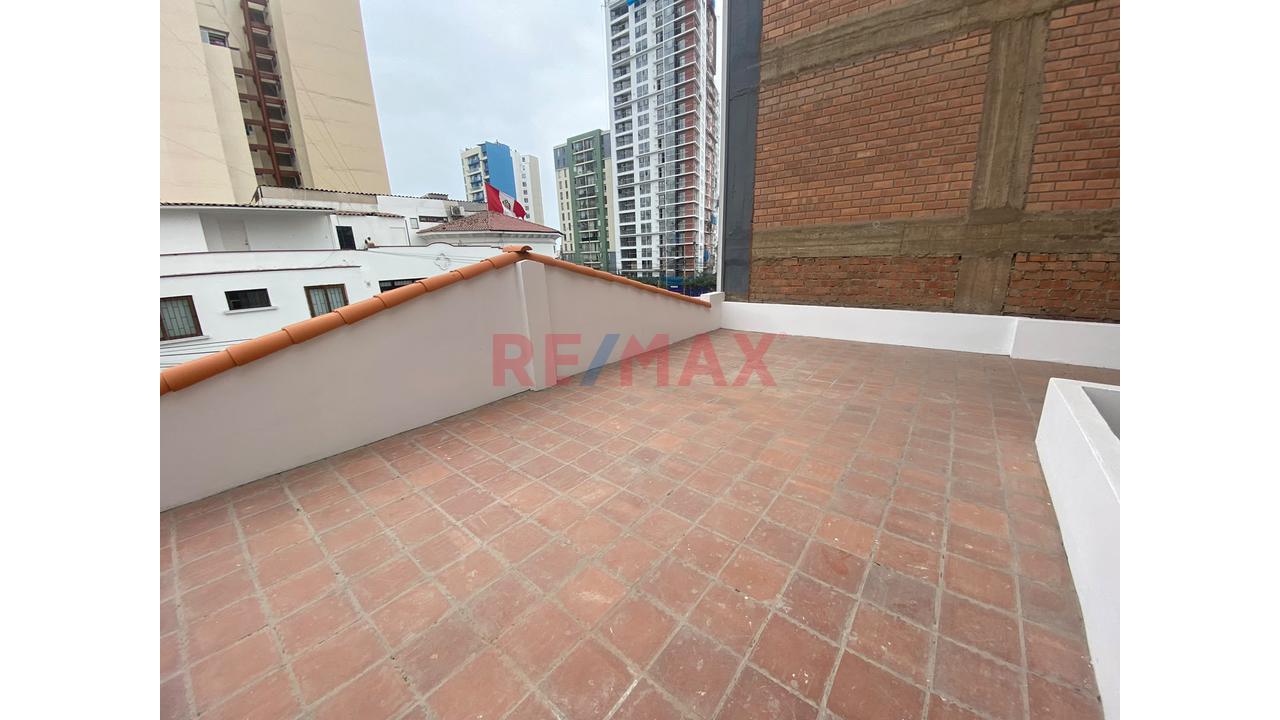 Alquiler De Casa Para Vivienda U Oficina, A Pocos Metros De La Av. Brasil Y De La Municipalidad - 16