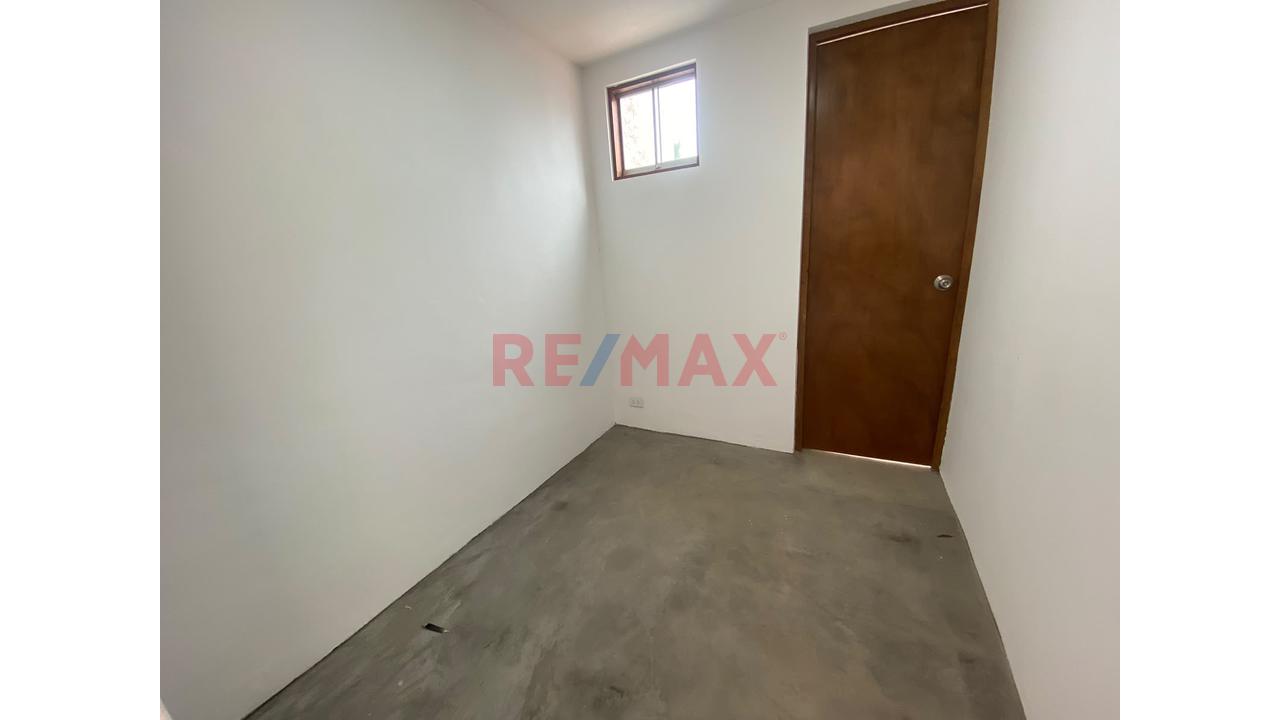 Alquiler De Casa Para Vivienda U Oficina, A Pocos Metros De La Av. Brasil Y De La Municipalidad - 17