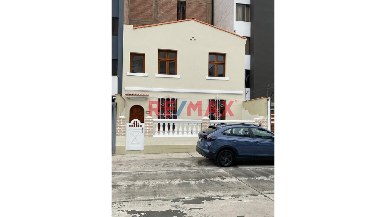 Alquiler De Casa Para Vivienda U Oficina, A Pocos Metros De La Av. Brasil Y De La Municipalidad - 1