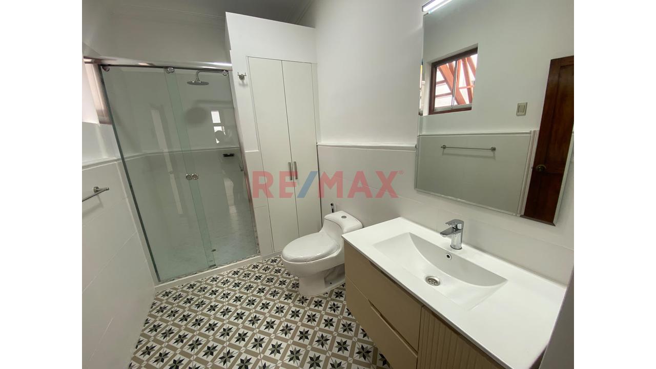 Alquiler De Casa Para Vivienda U Oficina, A Pocos Metros De La Av. Brasil Y De La Municipalidad - 12