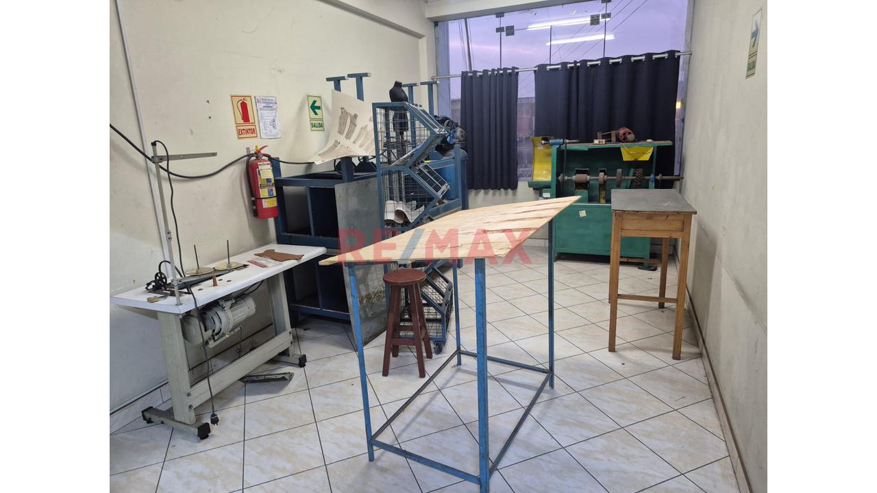Local Comercial En Venta En El Hermoso Distrtito De San Martin De Porres — foto 10