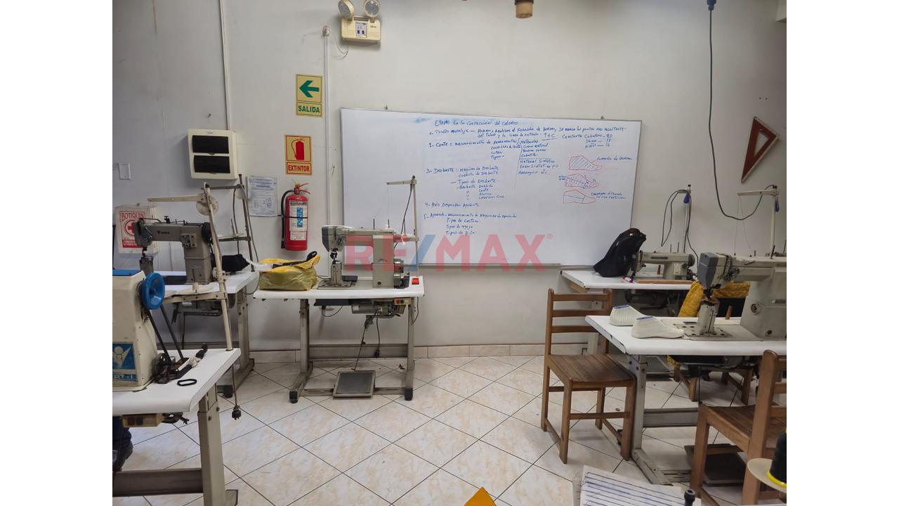 Local Comercial En Venta En El Hermoso Distrtito De San Martin De Porres — foto 4