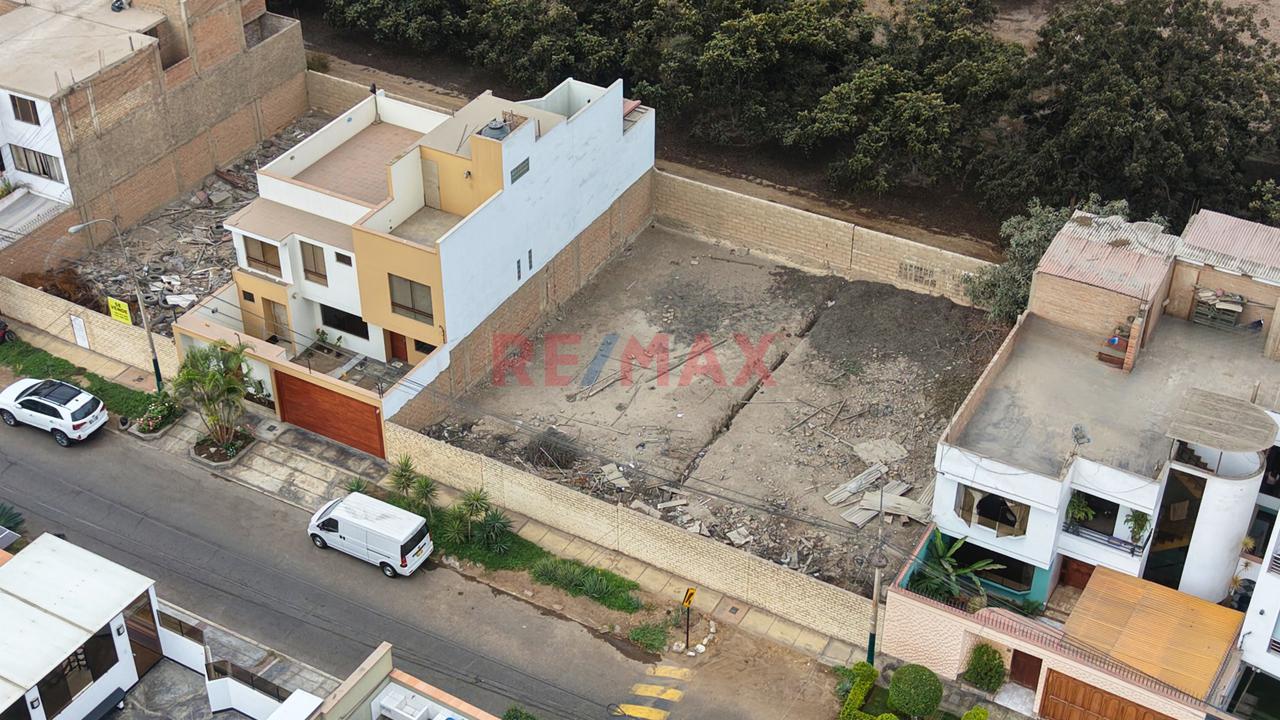 🏡 Terreno De 210 M² | 10 M De Frente | Exclusiva Zona Residencial De La Molina — foto 2