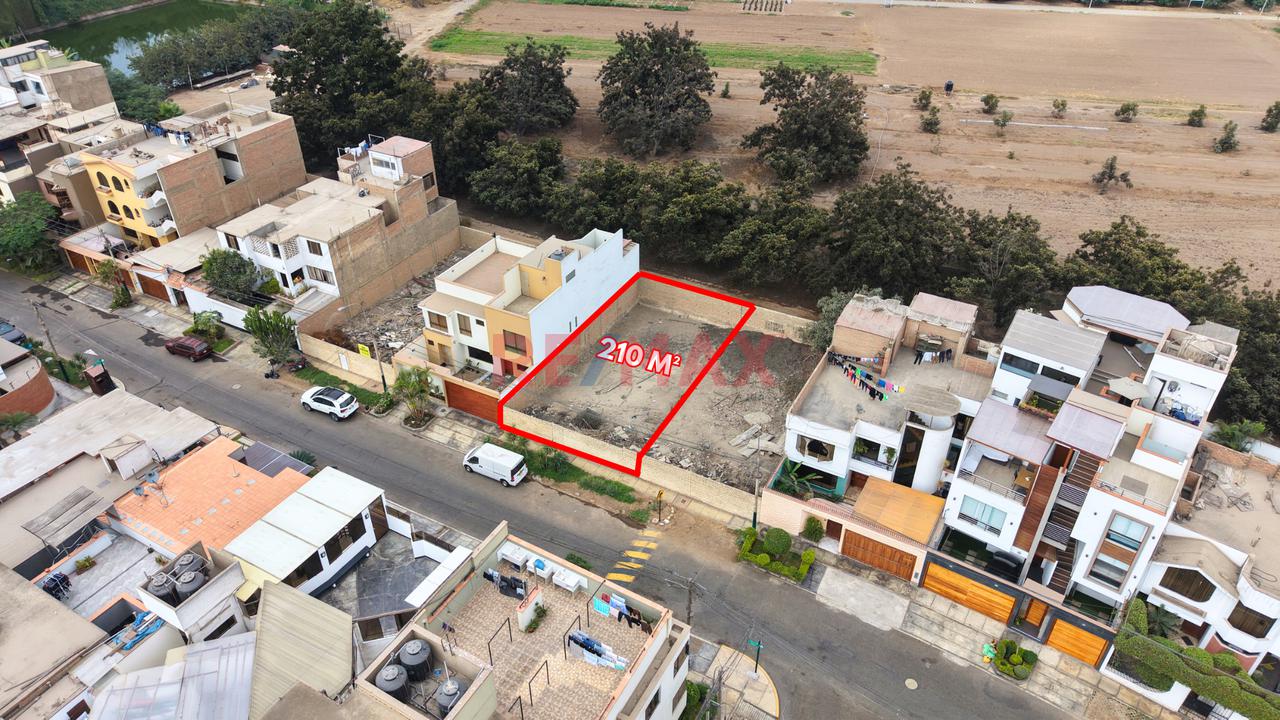 🏡 Terreno De 210 M² | 10 M De Frente | Exclusiva Zona Residencial De La Molina — foto 3