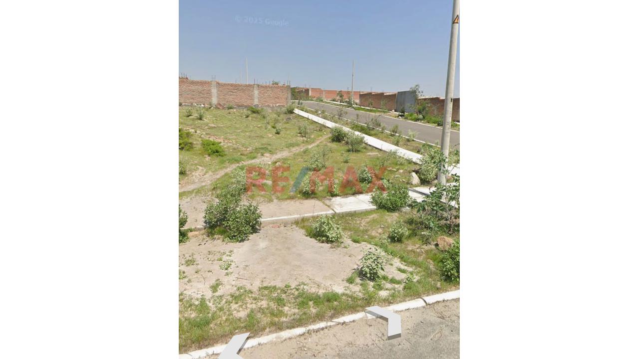Venta De Terreno Urbano En Esquina, A Minutos De La Plaza De Characato