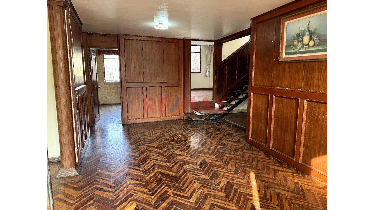 Oportunidad Única Venta De Departamento Dúplex , Ubicado En El Cercado De Lima Límite Con Pueblo Libre — foto 2