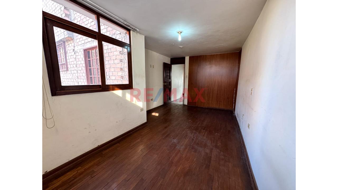 Oportunidad Única Venta De Departamento Dúplex , Ubicado En El Cercado De Lima Límite Con Pueblo Libre — foto 3
