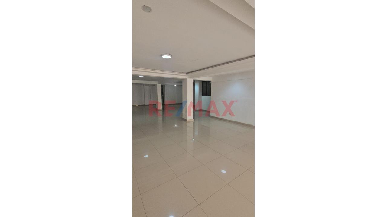 Amplio Local Comercial En Segundo Piso Con Buena Iluminación — foto 4