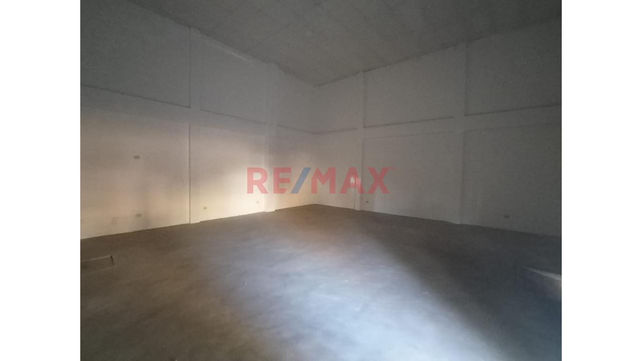 Alquiler De Local Comercial Av Bolognesi - 2