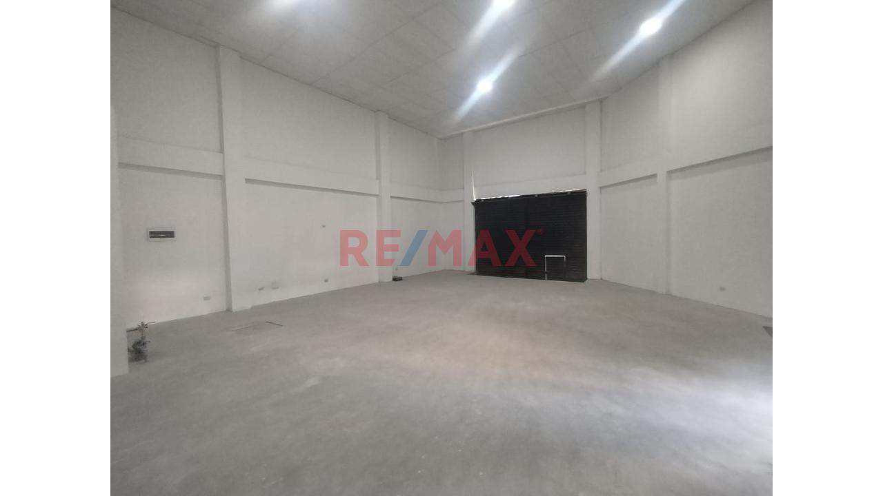 Alquiler De Local Comercial Av Bolognesi - 9