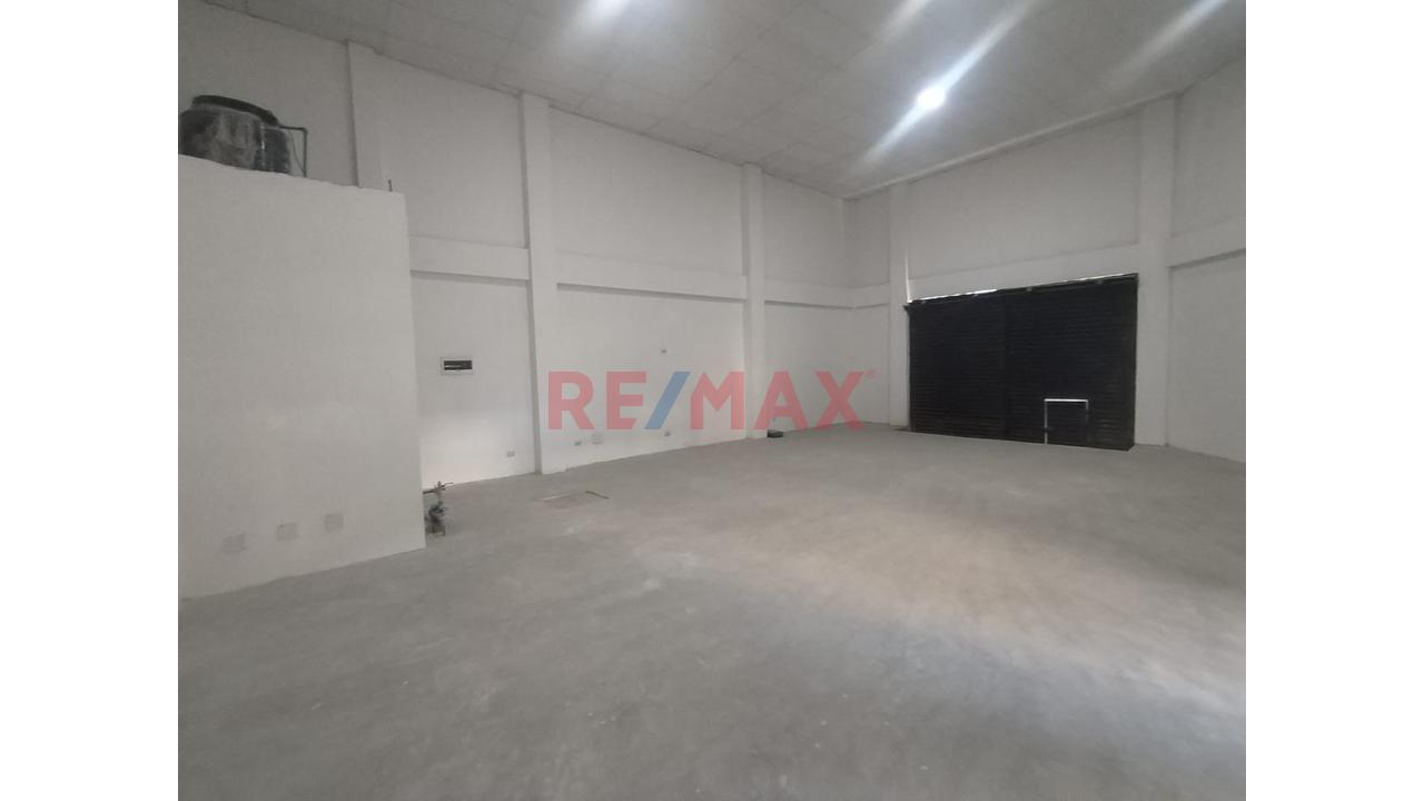 Alquiler De Local Comercial Av Bolognesi - 10