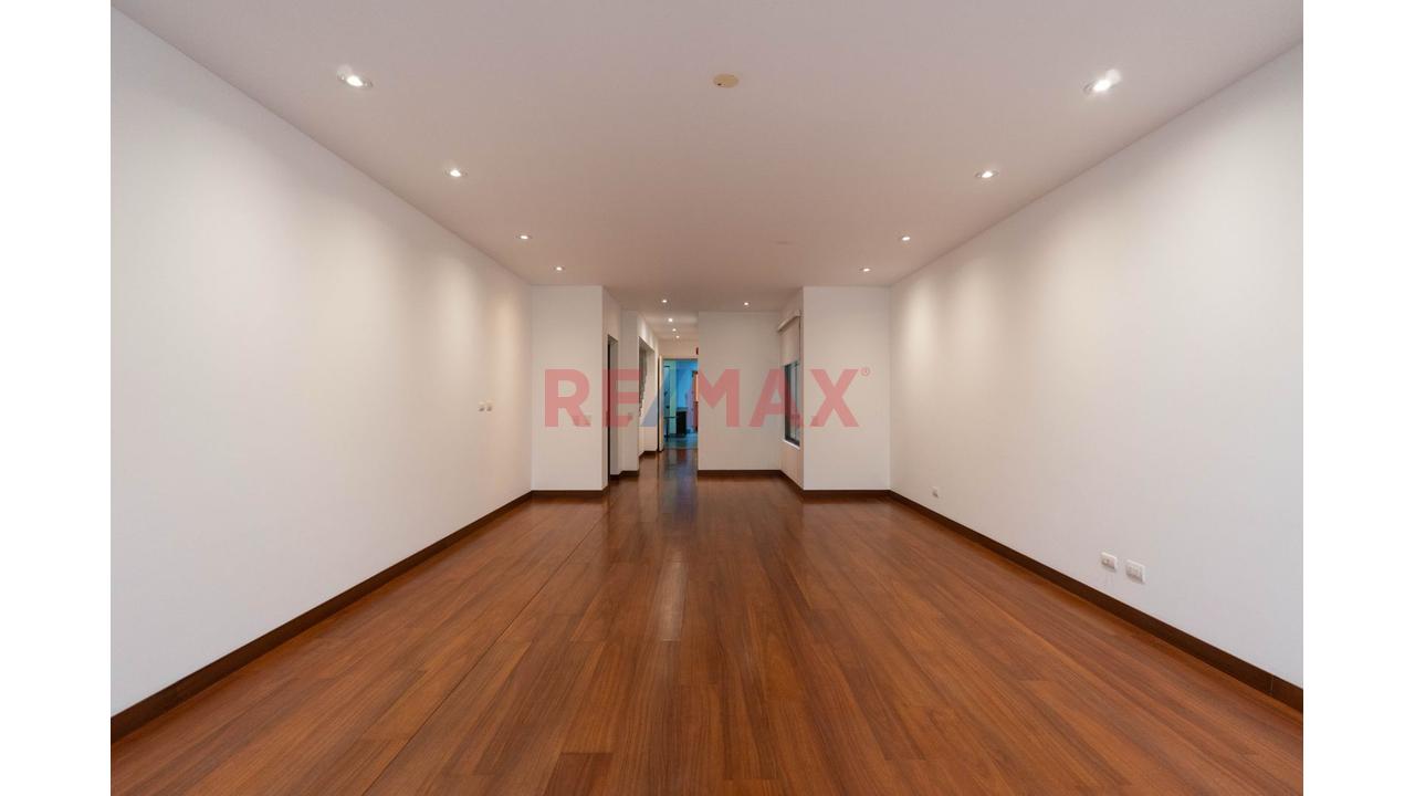 Hay Departamentos Grandes... Y Luego Están Aquellos Que Te Hacen Sentir Que Vives En Una Casa Dentro De Un Exclusivo Condominio Privado. — foto 8