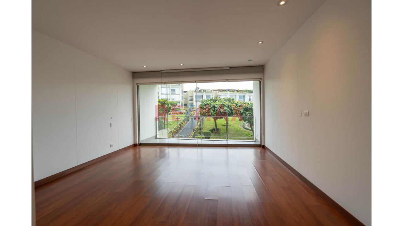 Hay Departamentos Grandes... Y Luego Están Aquellos Que Te Hacen Sentir Que Vives En Una Casa Dentro De Un Exclusivo Condominio Privado. — foto 3