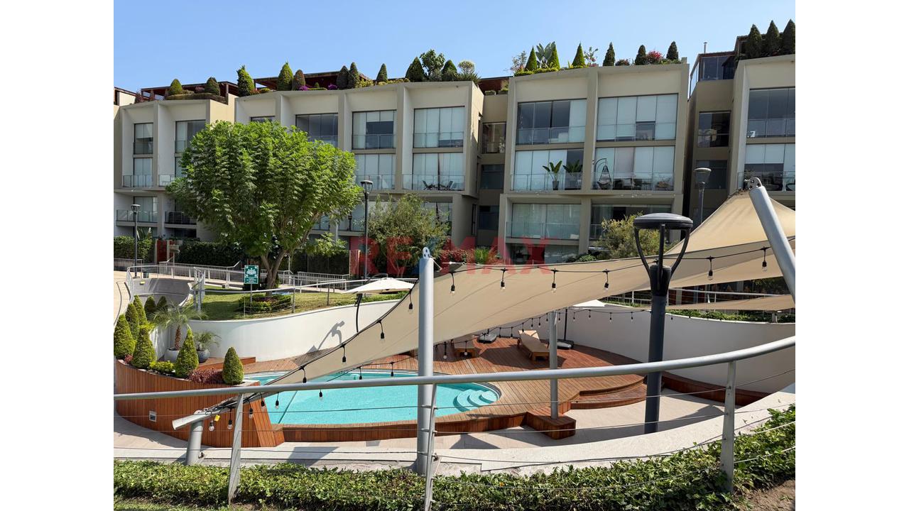 Hay Departamentos Grandes... Y Luego Están Aquellos Que Te Hacen Sentir Que Vives En Una Casa Dentro De Un Exclusivo Condominio Privado. — foto 2