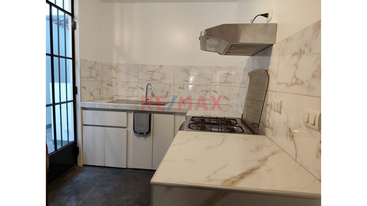 Alquiler De Acogedor Departamento En San Martin De Porres — foto 9