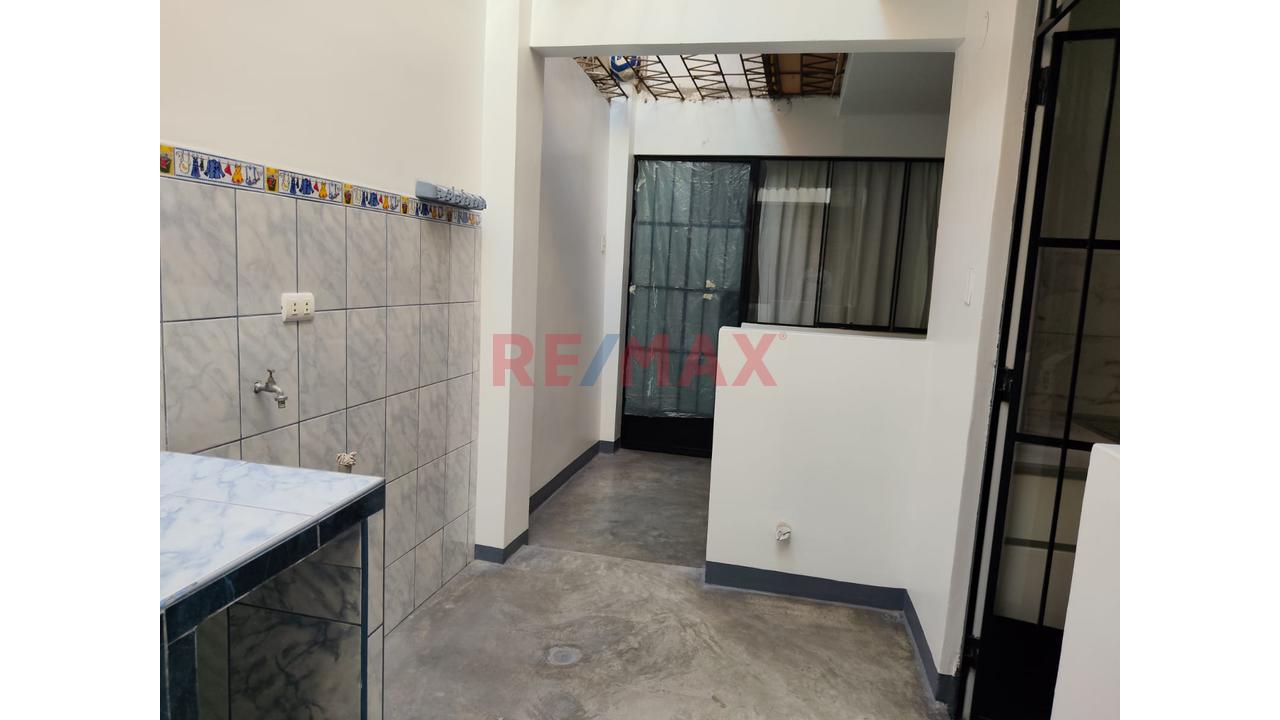 Alquiler De Acogedor Departamento En San Martin De Porres — foto 7